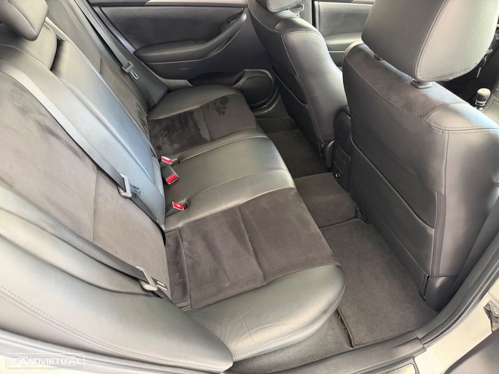 Toyota Avensis SW 2.2 D-CAT Sol+GPS - 25