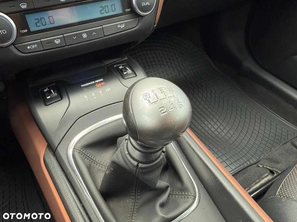 Toyota Avensis 2.0 D-4D Prestige - 22