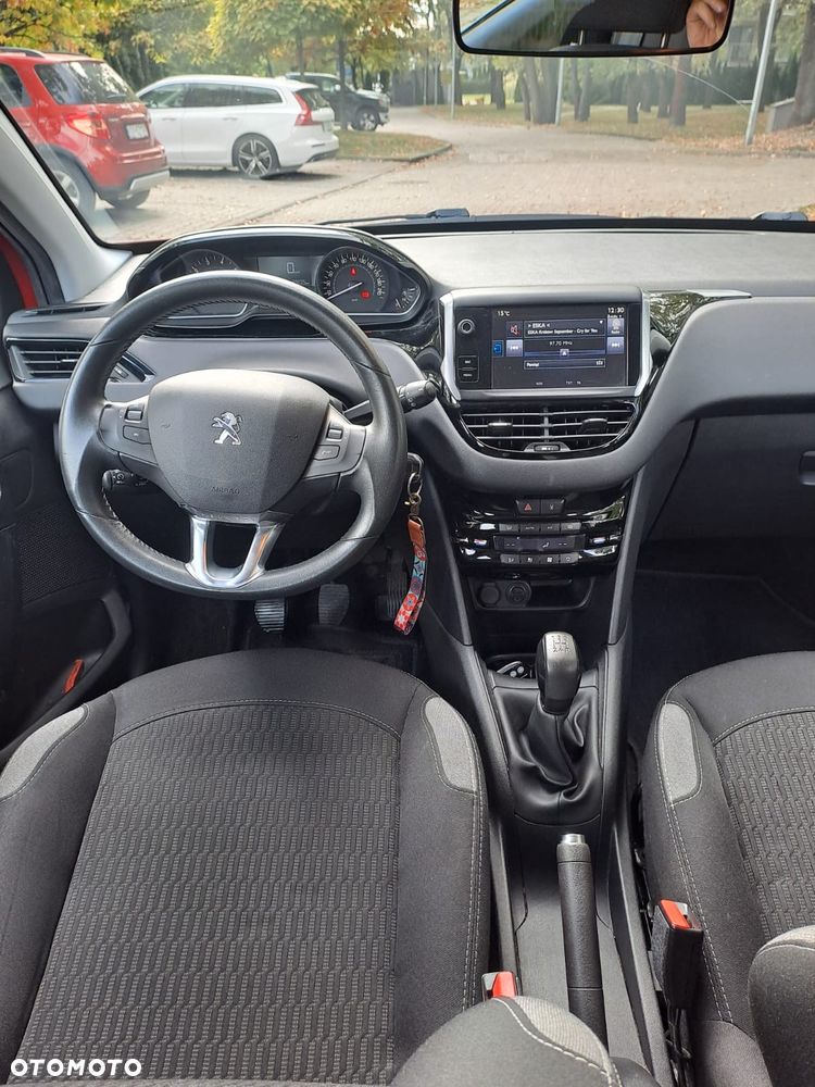 Peugeot 208 2015 photo 2