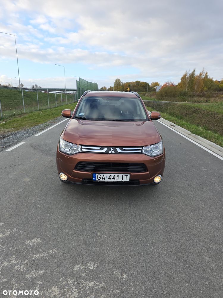 Mitsubishi Outlander 2013 photo 2