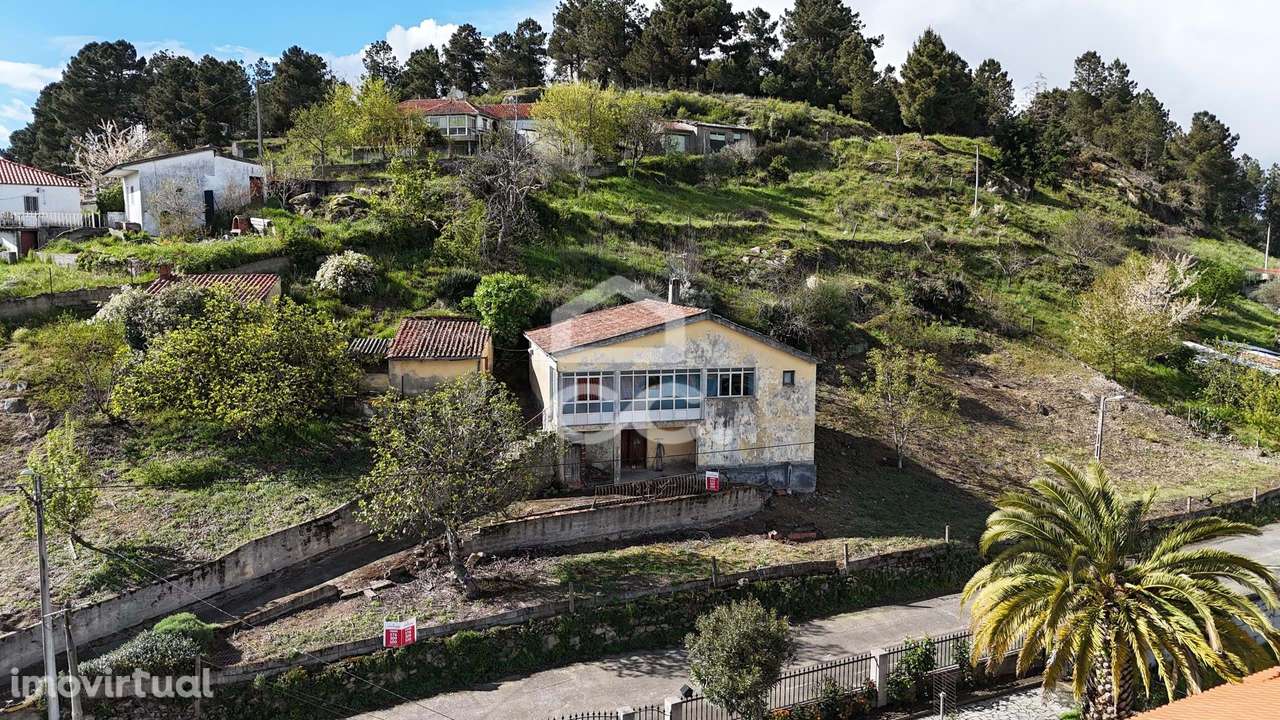 Moradia para reconstrução com vistas desafogadas para a montanha - Grande imagem: 2/36