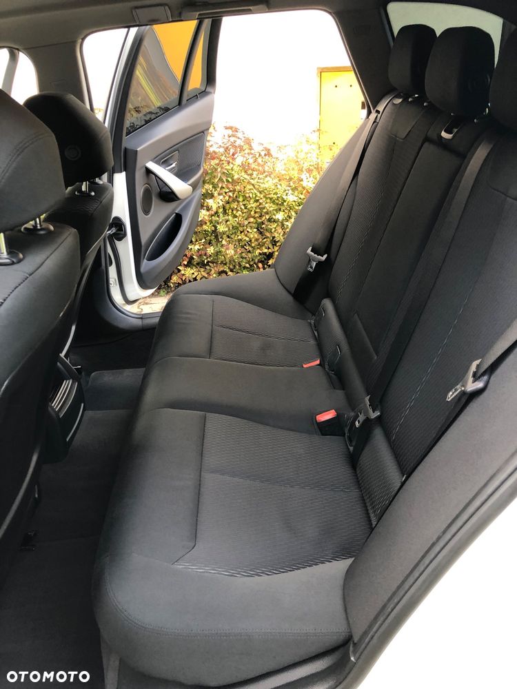 BMW Seria 3 318i - 12