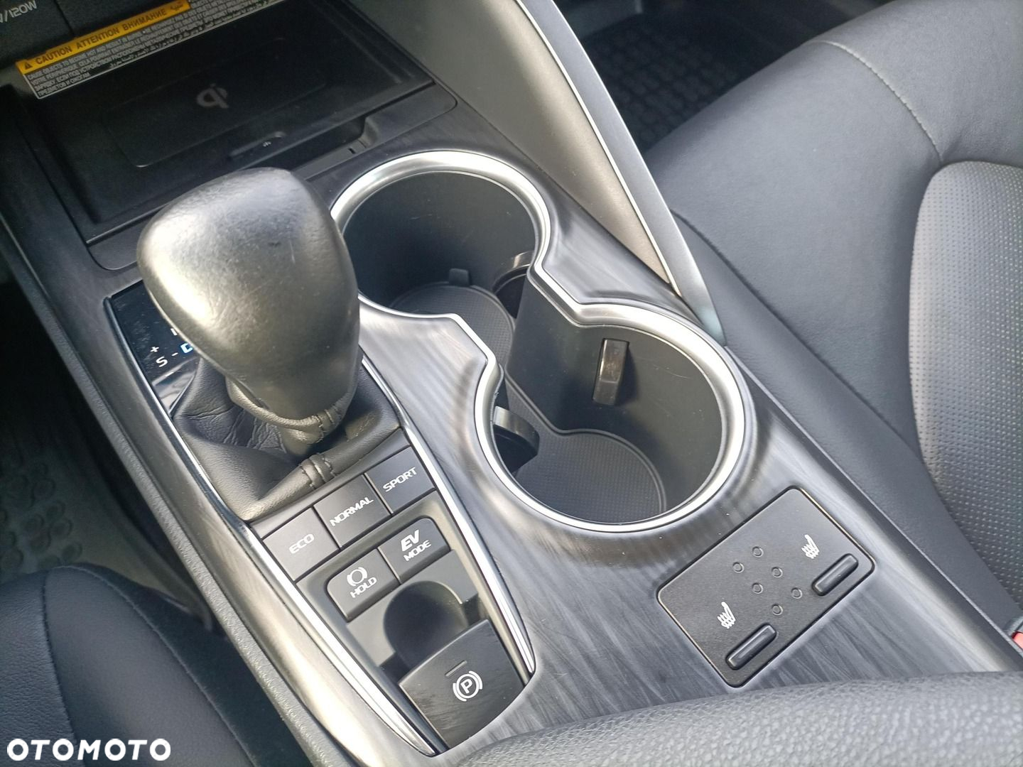 Toyota Camry - 17
