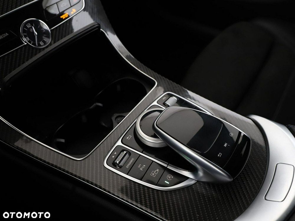Mercedes-Benz Klasa C 300 4Matic 9G-TRONIC Night Edition - 34
