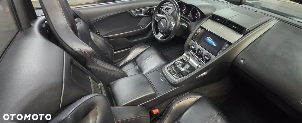 Jaguar F-Type R-Dynamic - 11