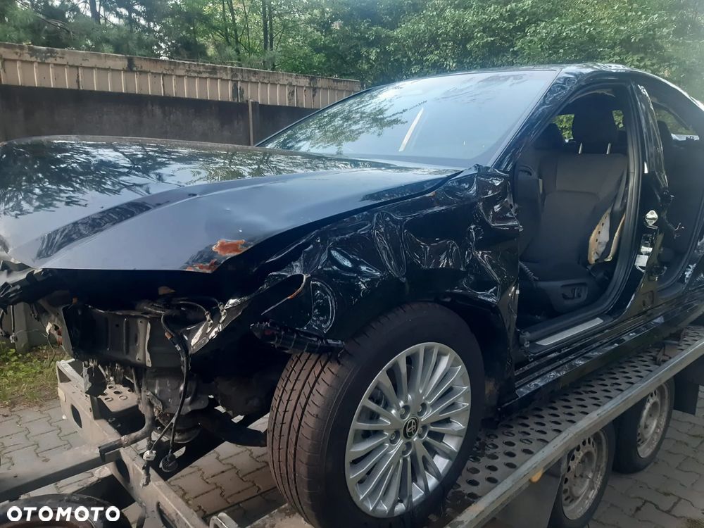 Toyota Camry 2.5 Hybrid Dynamic Force Comfort e-CVT - 2