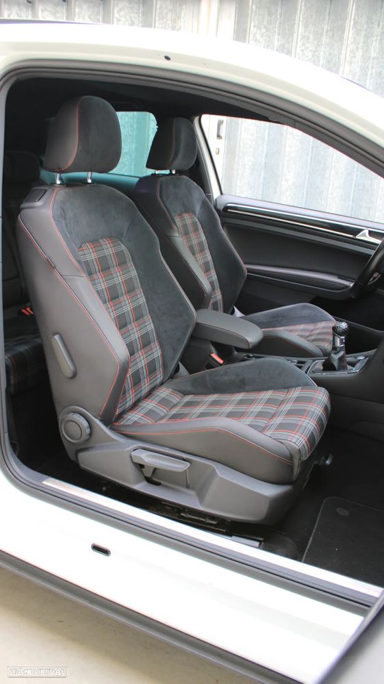 VW Golf GTI Performance BlueMotion - 9