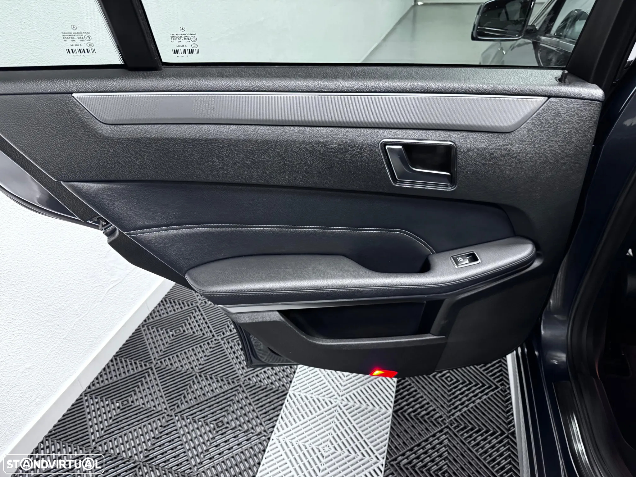 Mercedes-Benz E 300 Bluetec Hybrid Avantgarde - 14