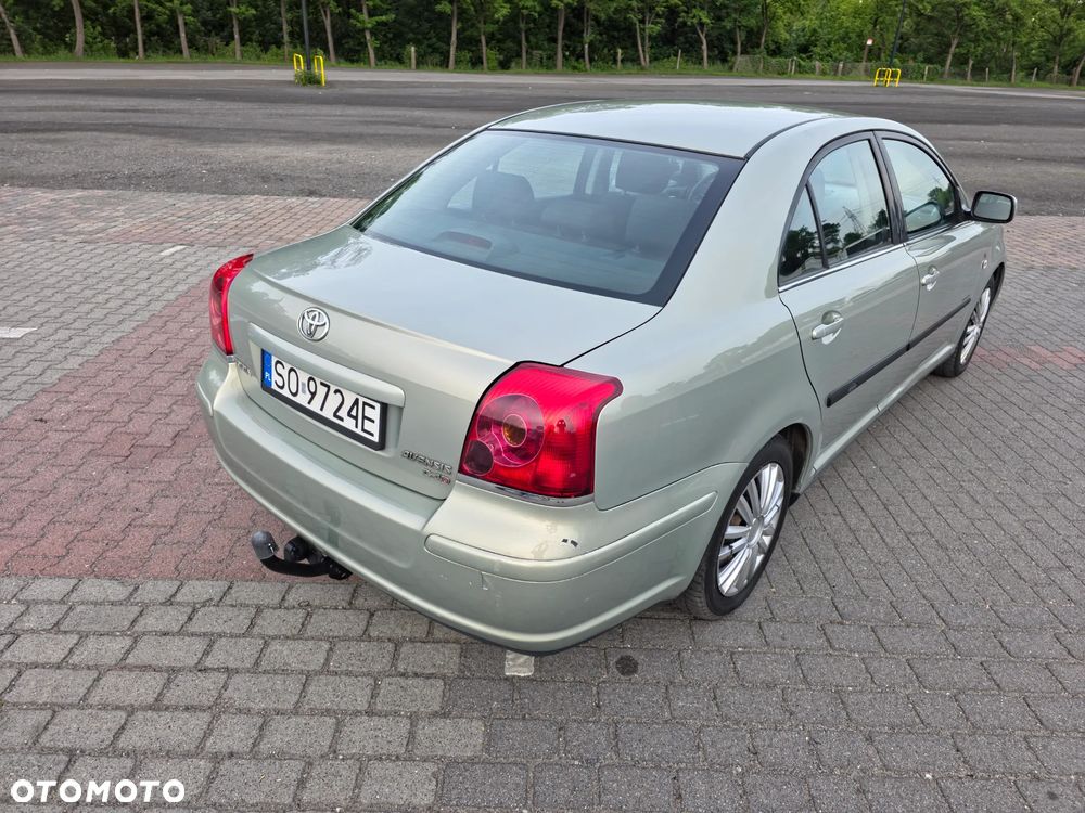 Toyota Avensis 2.0 D-4D Sol - 23
