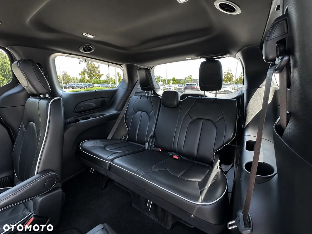 Chrysler Pacifica - 22