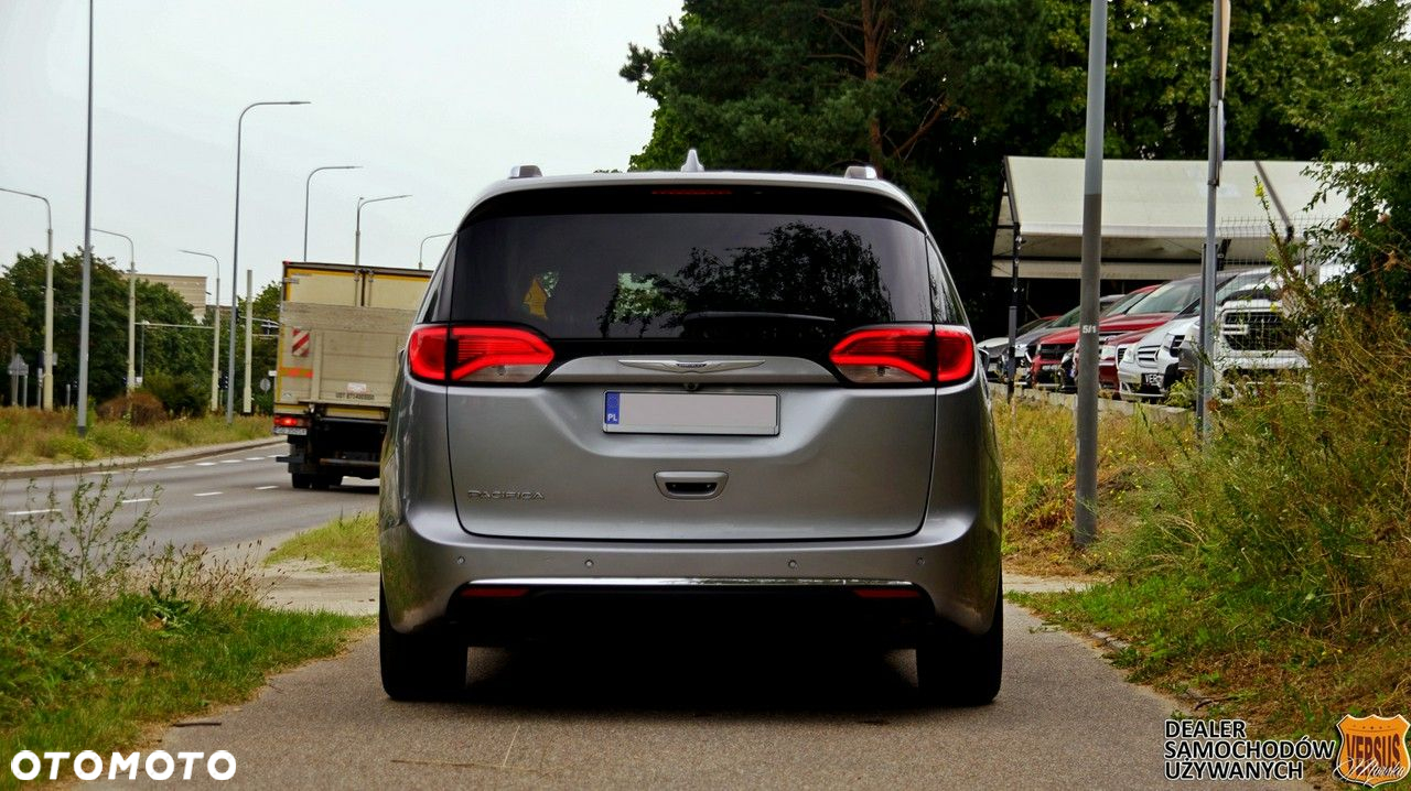 Chrysler Pacifica - 6