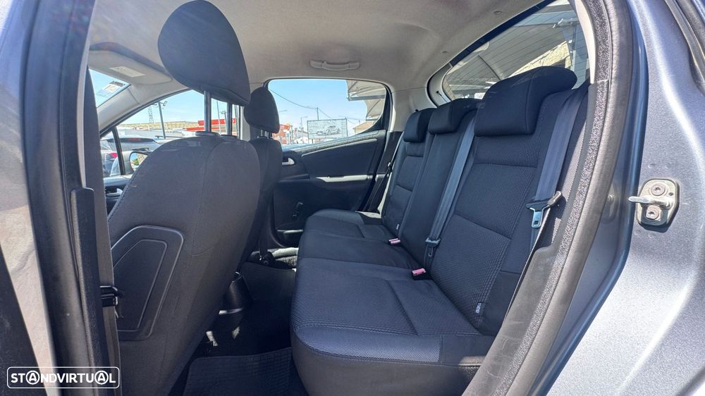 Peugeot 207 1.6 HDi Premium - 19