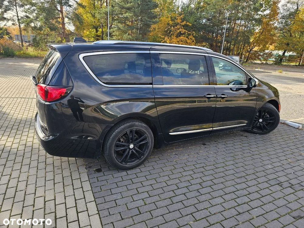 Chrysler Pacifica - 2