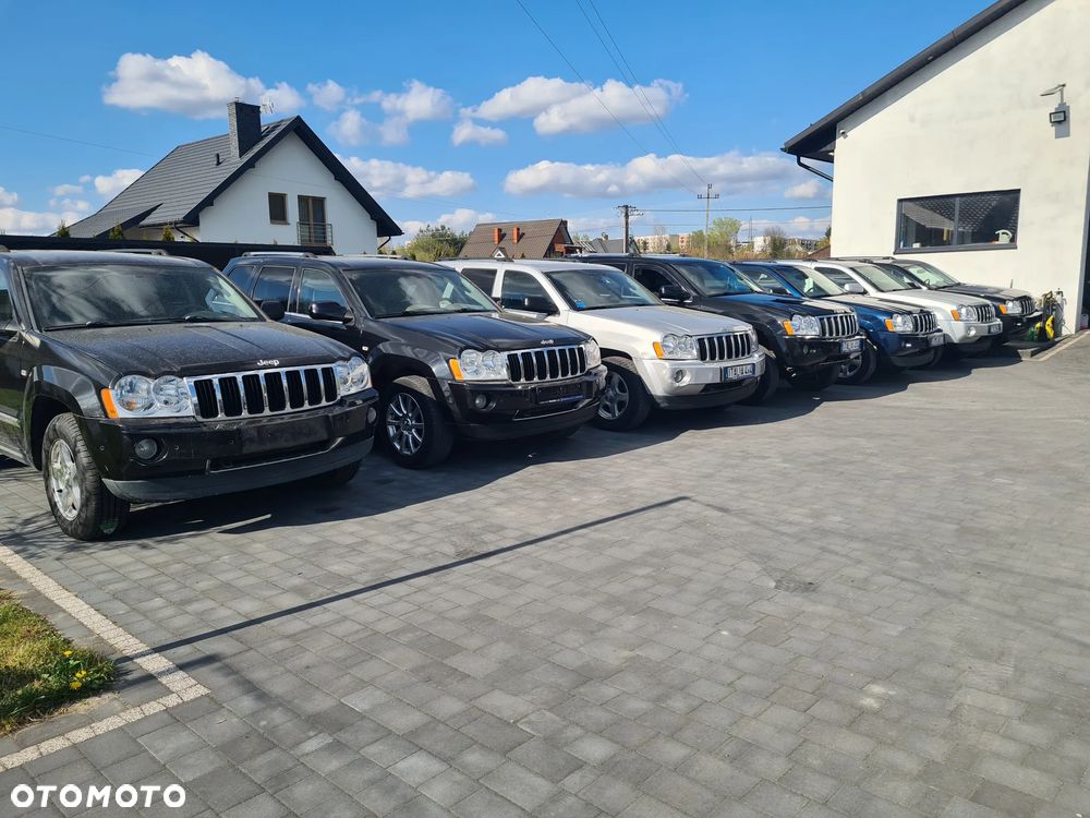 Jeep Grand Cherokee - 24