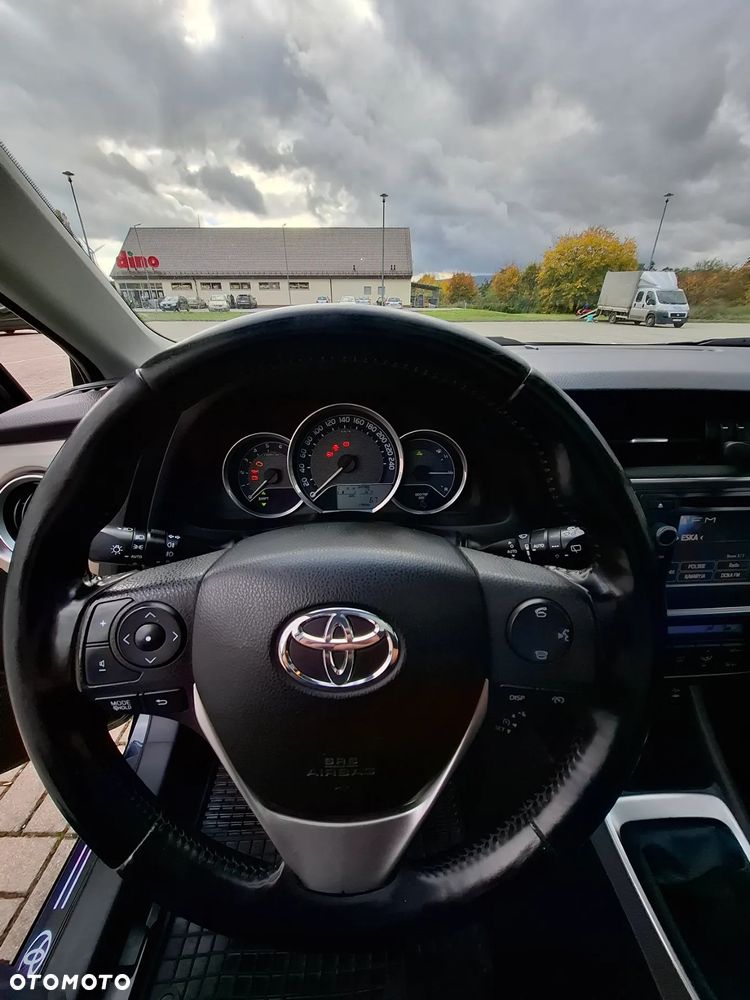 Toyota Auris 2.0 D-4D Prestige - 24