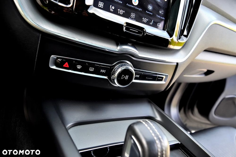 Volvo XC 60 T6 AWD Recharge Geartronic RDesign - 31