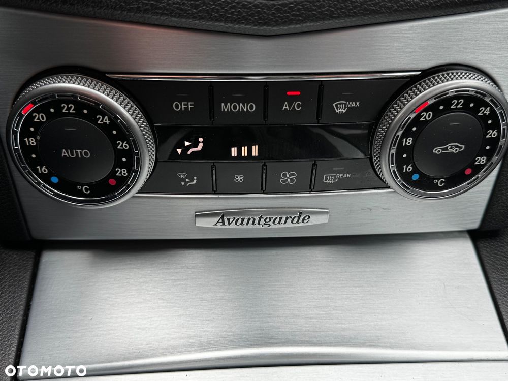 Mercedes-Benz Klasa C 180 CGI Automatik BlueEFFICIENCY Avantgarde - 20
