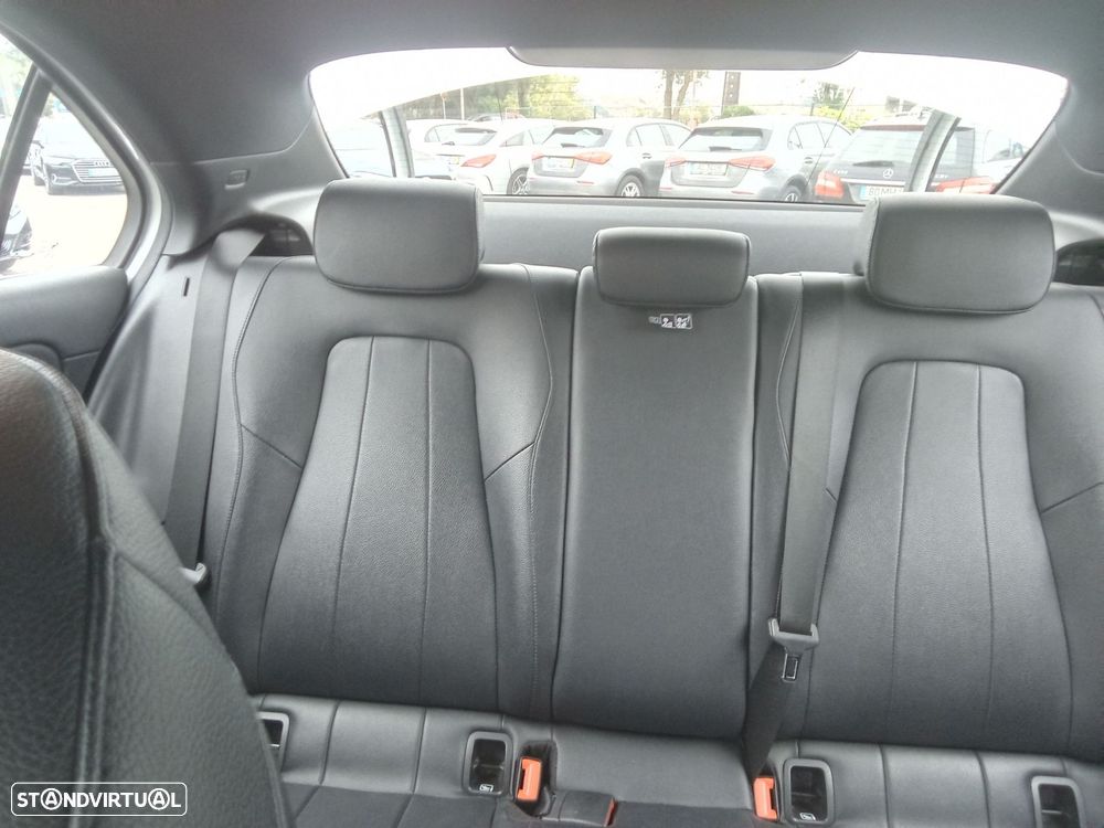 Mercedes-Benz A 200 Limousine AMG Line Aut. - 12