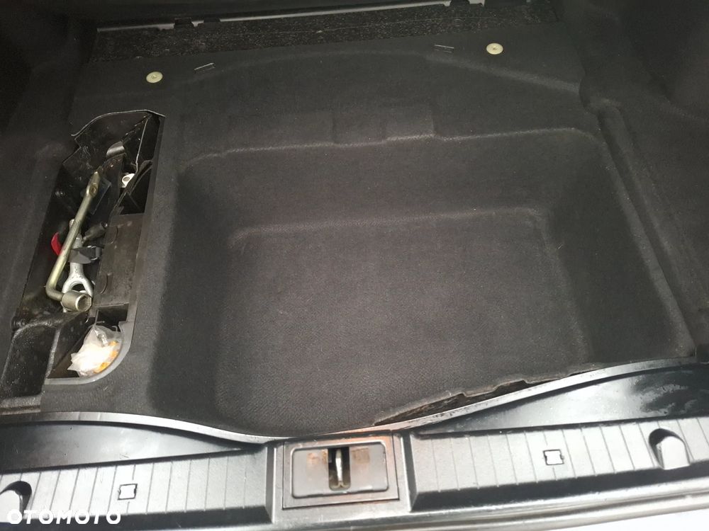 Mercedes-Benz Klasa E - 16