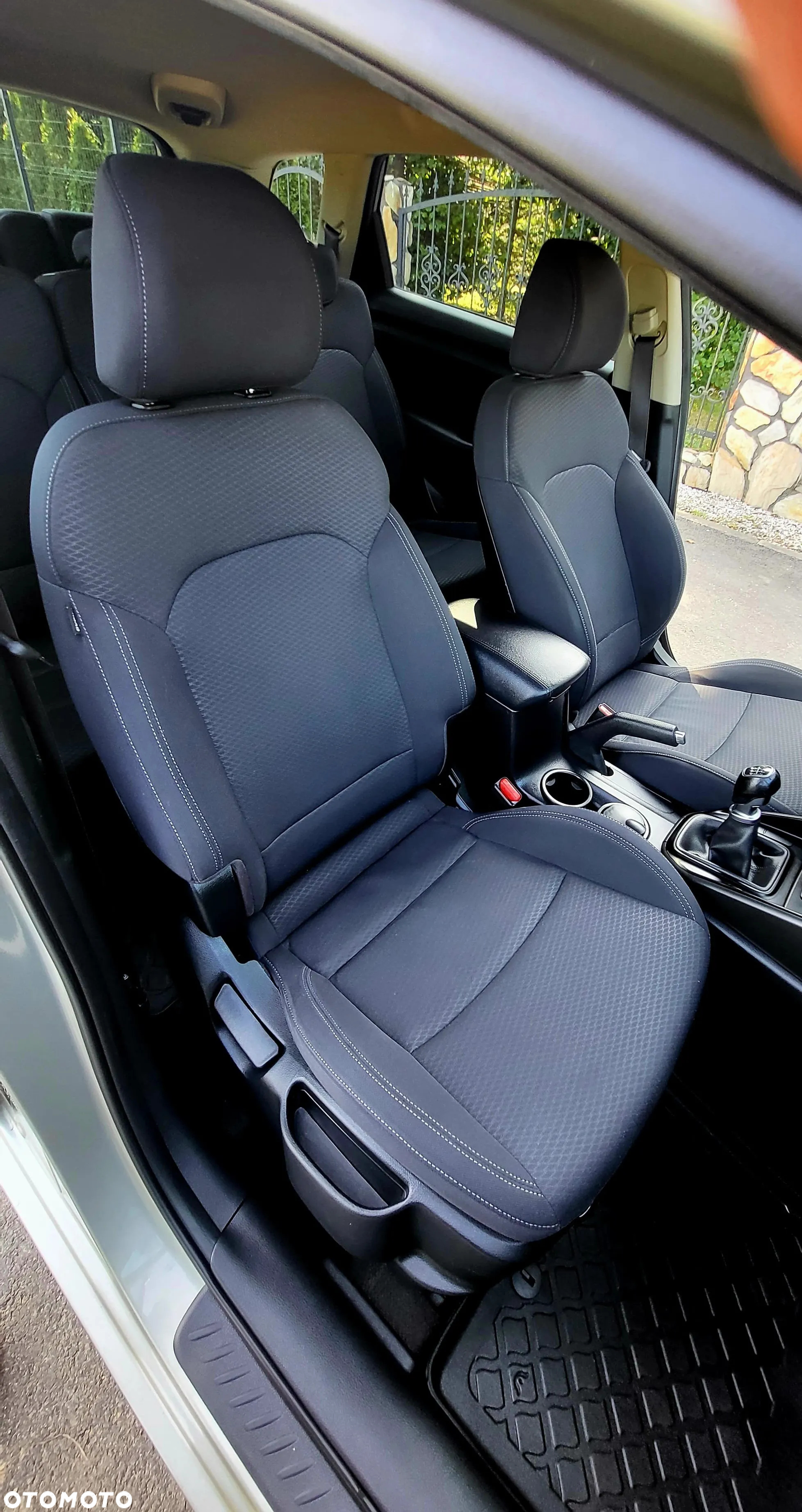 Kia Carens 1.7 CRDi M 7os - 11