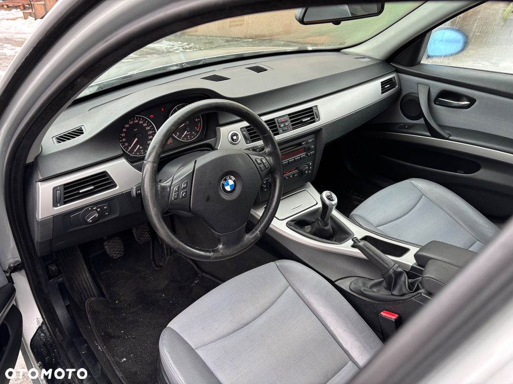BMW Seria 3 ver-320i - 9