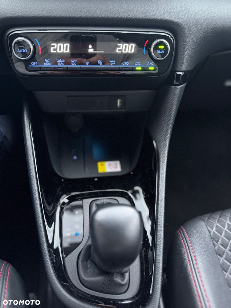 Toyota Yaris 1.5 Premiere Edition CVT - 8