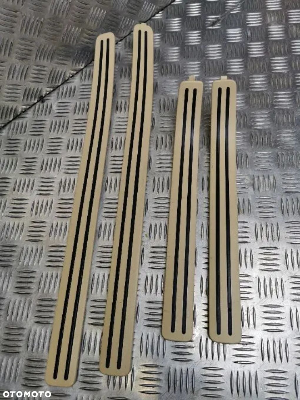 VW TOUAREG 7L 03-09R LISTWY OZDOBNE PROGOWE KOMPLET KREMOWE - 1