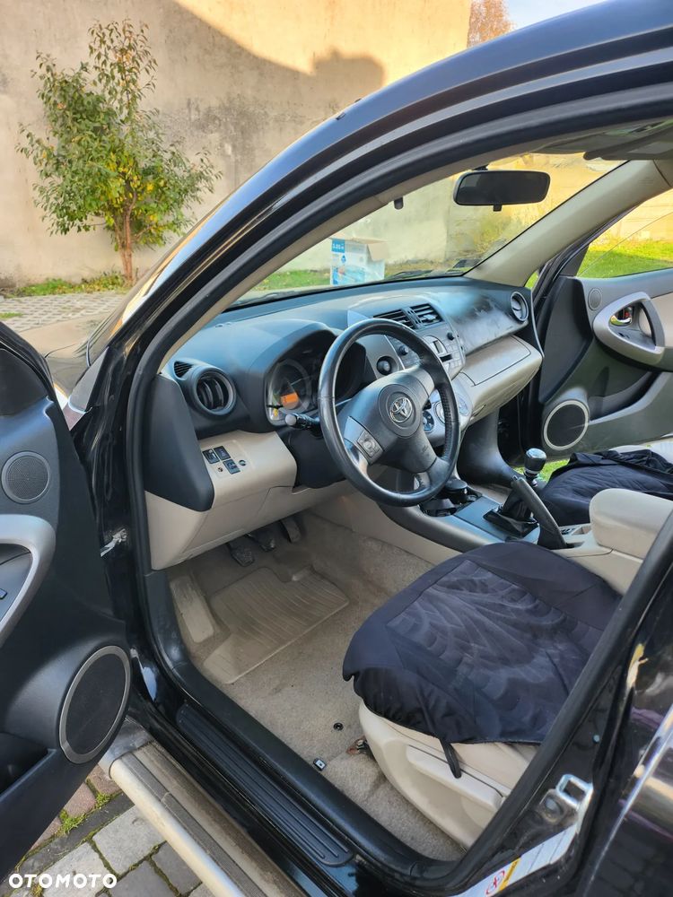 Toyota RAV4 - 9