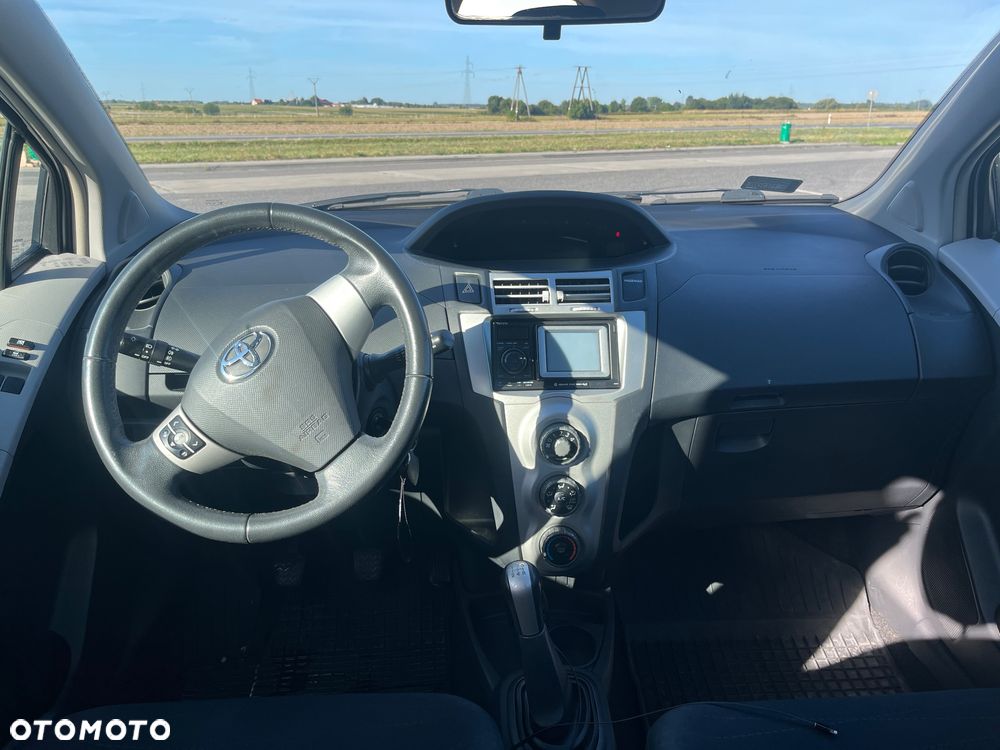 Toyota Yaris - 5