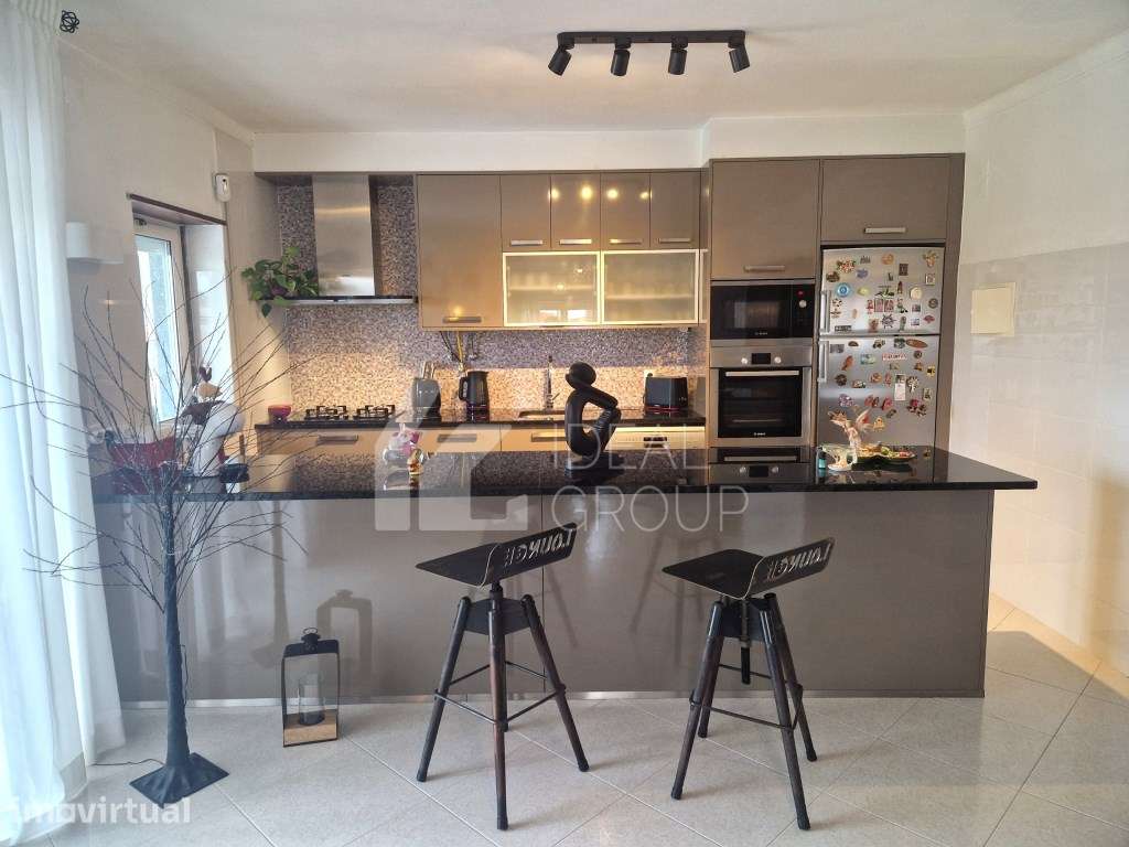 Moradia com Piscina em lote de 1.599 m² na Silveira - Grande imagem: 3/27