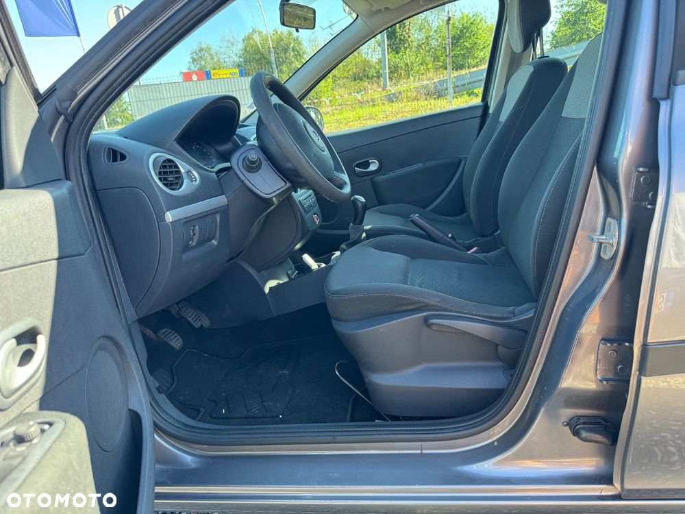 Renault Clio - 11