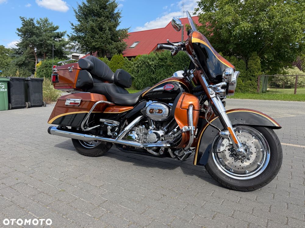 Harley-Davidson FLH Electra Glide - 18