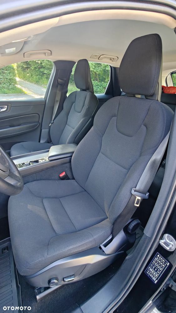 Volvo XC 60 B4 D AWD Momentum Pro - 9