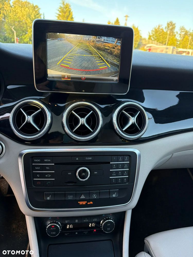 Mercedes-Benz CLA 250 4Matic 7G-DCT - 18
