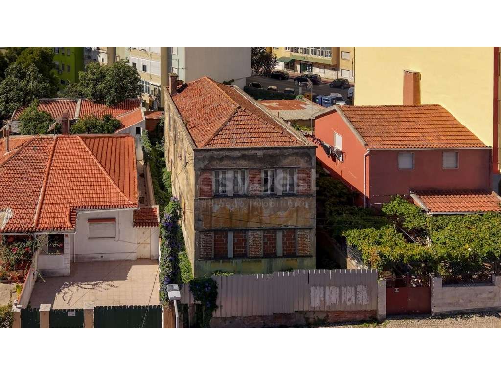 300 m² para transformar num novo projeto na Damaia - Grande imagem: 5/43