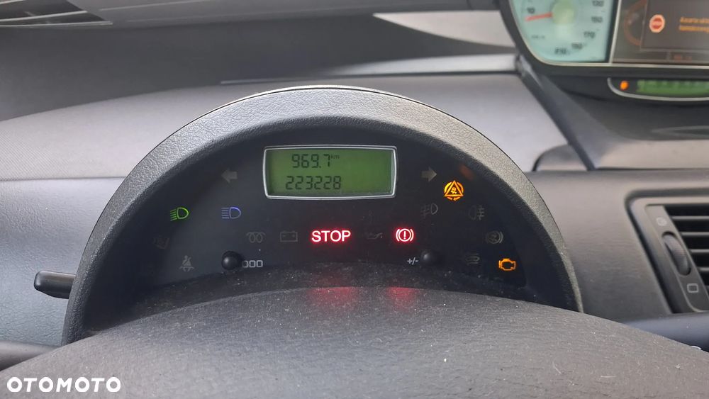 Na części Peugeot 807 silnik 2.0 HDI 107 KM RHM (DW10ATED4) lakier EYL skrzynia maska zderzak drzwi klapa szyba fotel kanapa lusterko lampa deska GWARANCJA !!! Przód Tył Zestaw Komplet Drzwi Klapa Zderzak Błotnik Maska Grill Atrapa Szyba Pas Lampa Lusterko Boczki Fotel Kanapa Kokpit Deska Rozdzielcza Przełącznik Włącznik Sterownik Przewody Wiązka Instalacja Moduł Komputer Czujnik Listwa Pompa Alternator Wtryski Głowica Rozrusznik Kompresor Sprzęgło Dwumas Silnik  Skrzynia ABS Klimatyzacji Paliwa Wspomagania Kolektor Turbina Przepustnica Zawór Chłodnica Koło Hak Belka Sanki Zawieszenie Mcpherson Półoś Amortyzator Wydech Tłumik Zacisk Most - 16