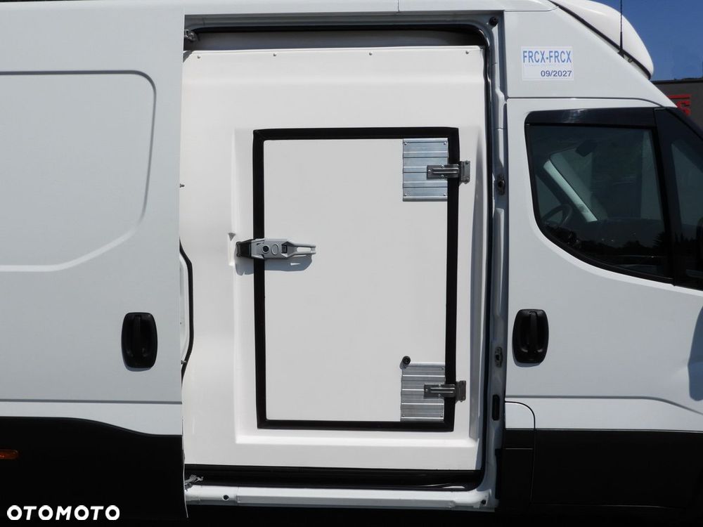 Iveco DAILY 35S14 FURGON CHŁODNIA  0*C ZASILANIE 230V TEMPOMAT AUTOMAT HI-MATIC KLIMATYZACJA  140KM - 23