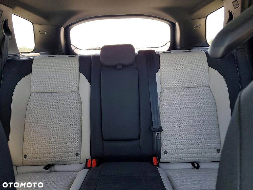 Land Rover Discovery 2.0 P300 Dynamic SE - 11