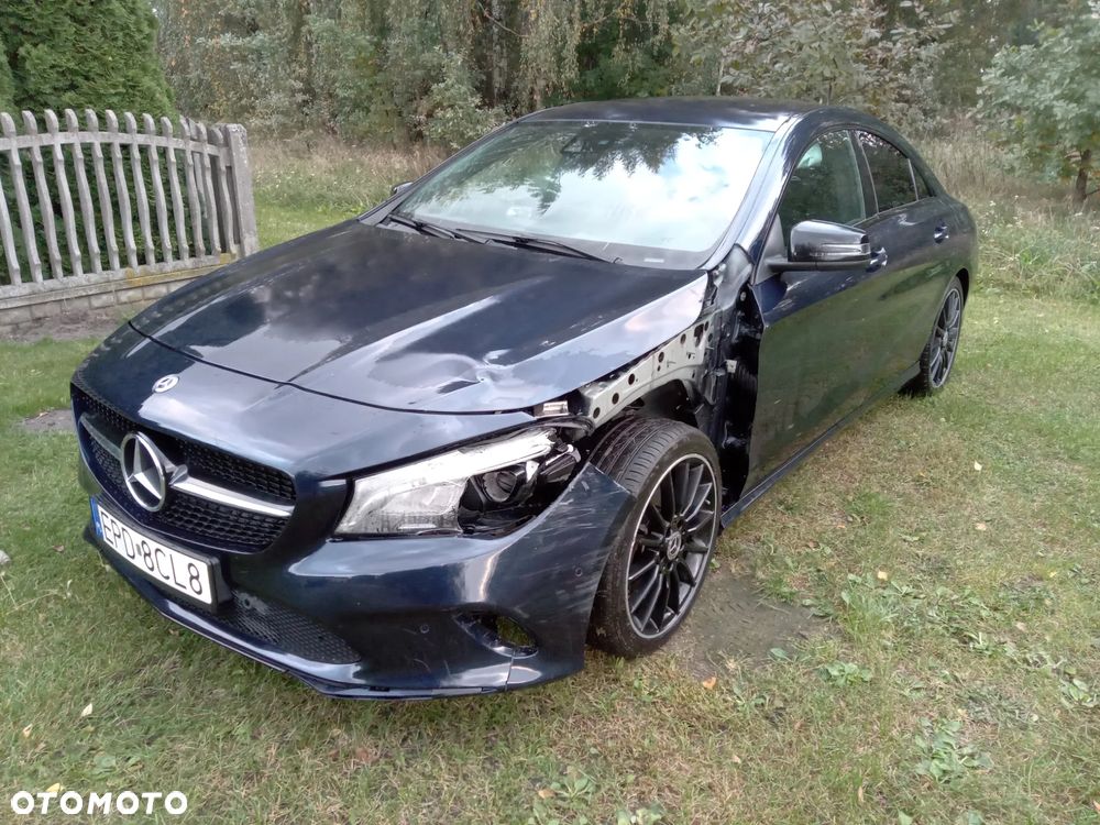 Mercedes-Benz CLA 200 7G-DCT Urban - 3