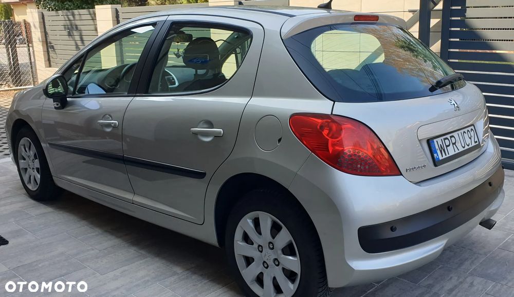 Peugeot 207 1.4 16V Trendy - 3