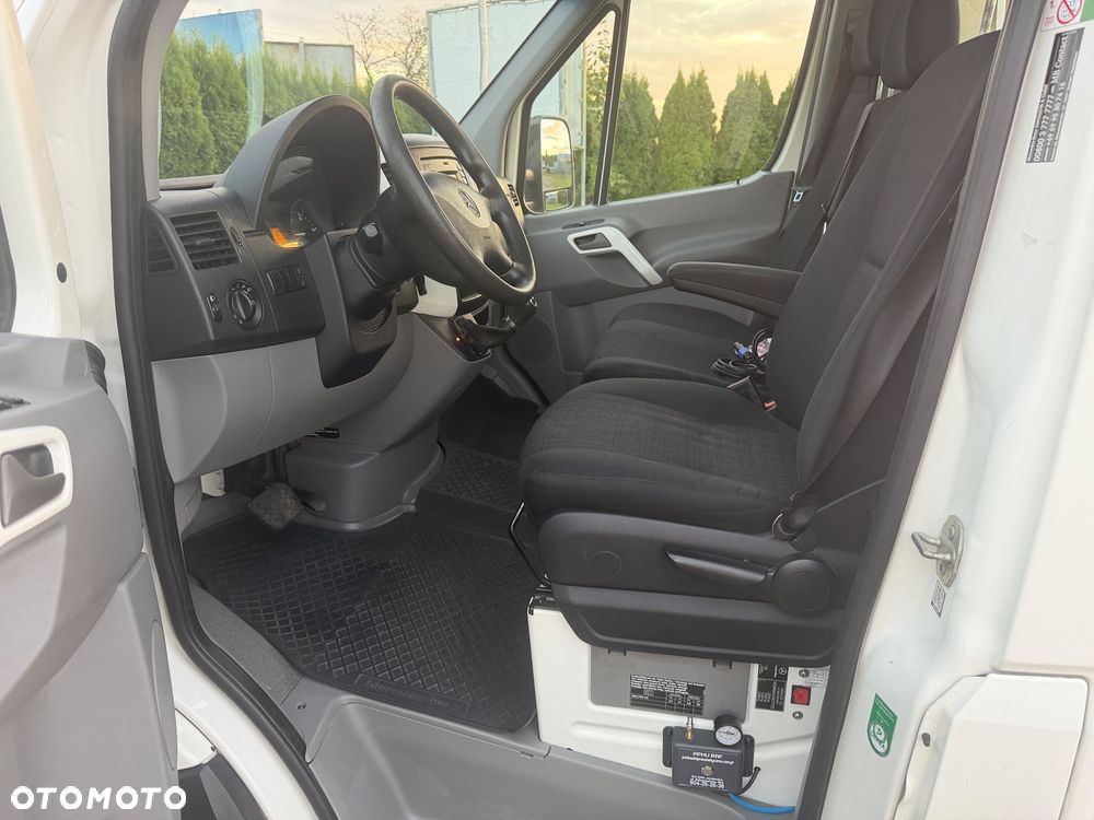 Mercedes-Benz Sprinter - 14