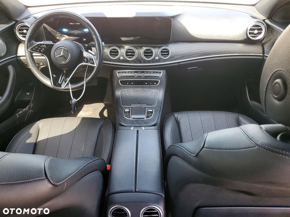 Mercedes-Benz Klasa E 300 9G-TRONIC - 8