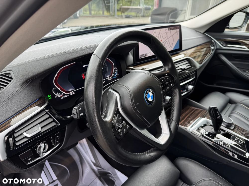 BMW Seria 5 530e Luxury Line - 23