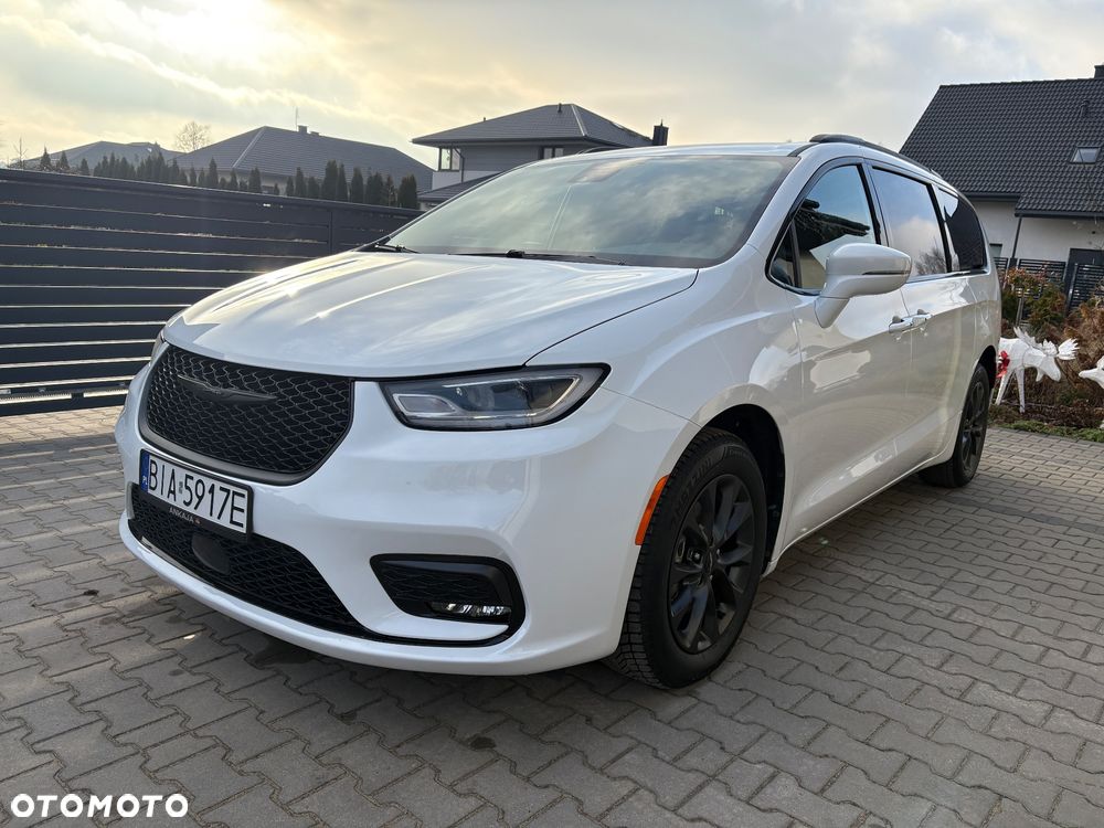 Chrysler Pacifica - 2