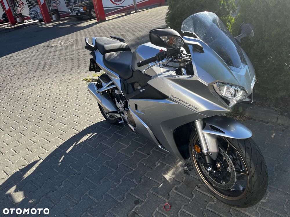 Honda VFR - 9