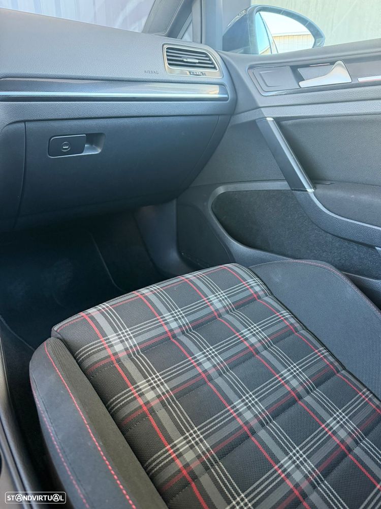 VW Golf 2.0 TSi GTi - 27