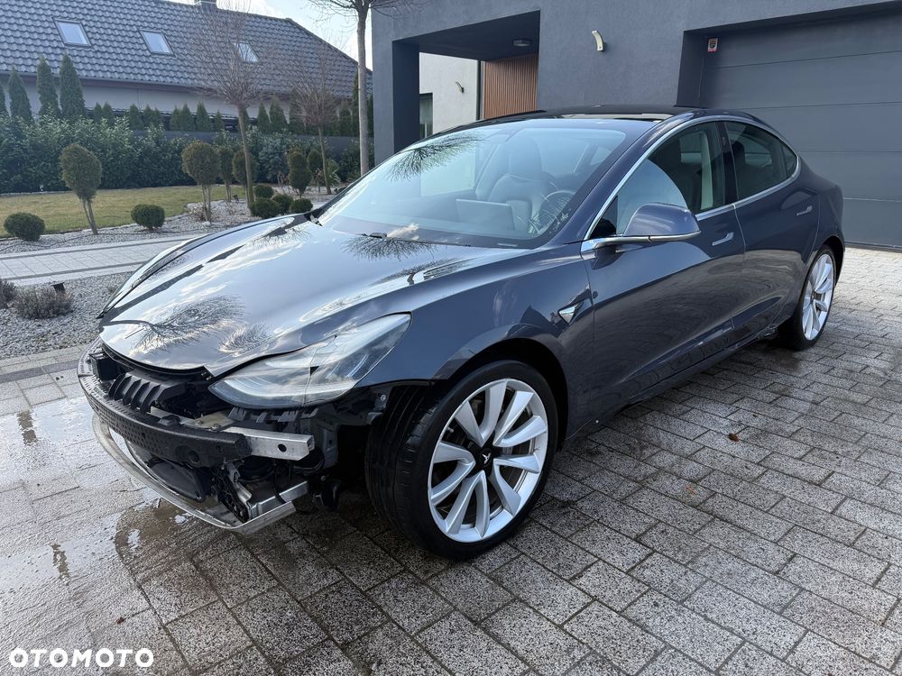 Tesla Model 3 - 1