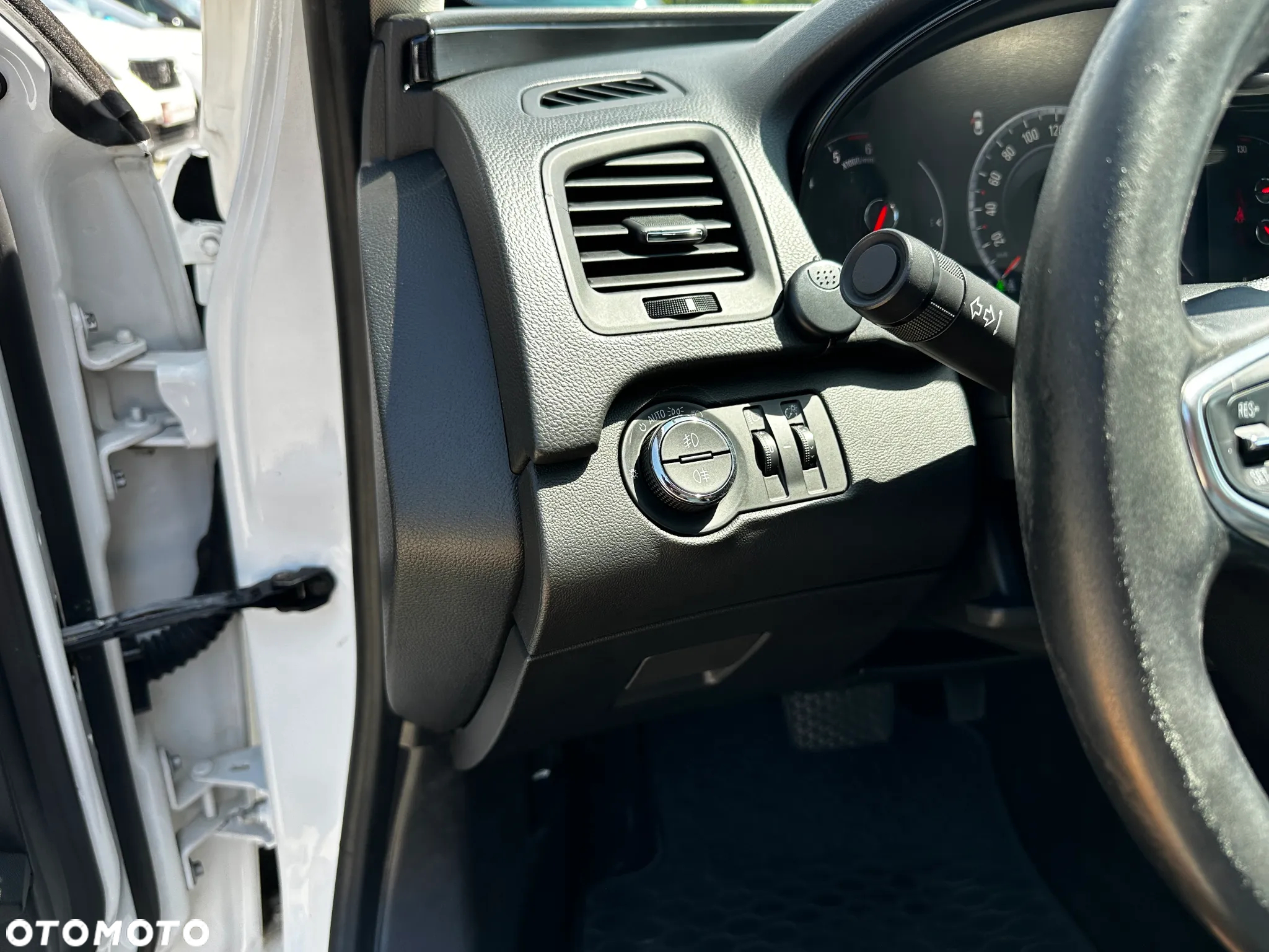 Opel Insignia - 17