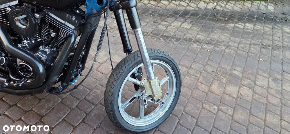Harley-Davidson Dyna Street Bob - 32