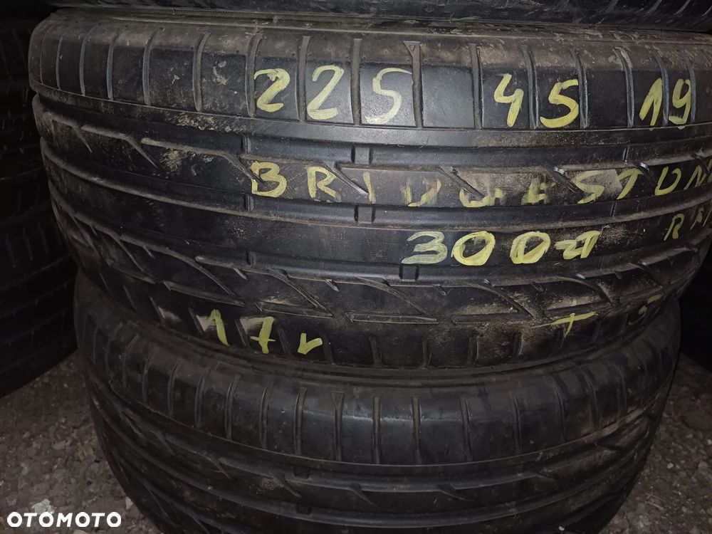 225/45/19 Bridgestone - 1